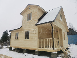 Каркасный дом 6x8 с крыльцом, мансардой и двухмаршевой лестницей